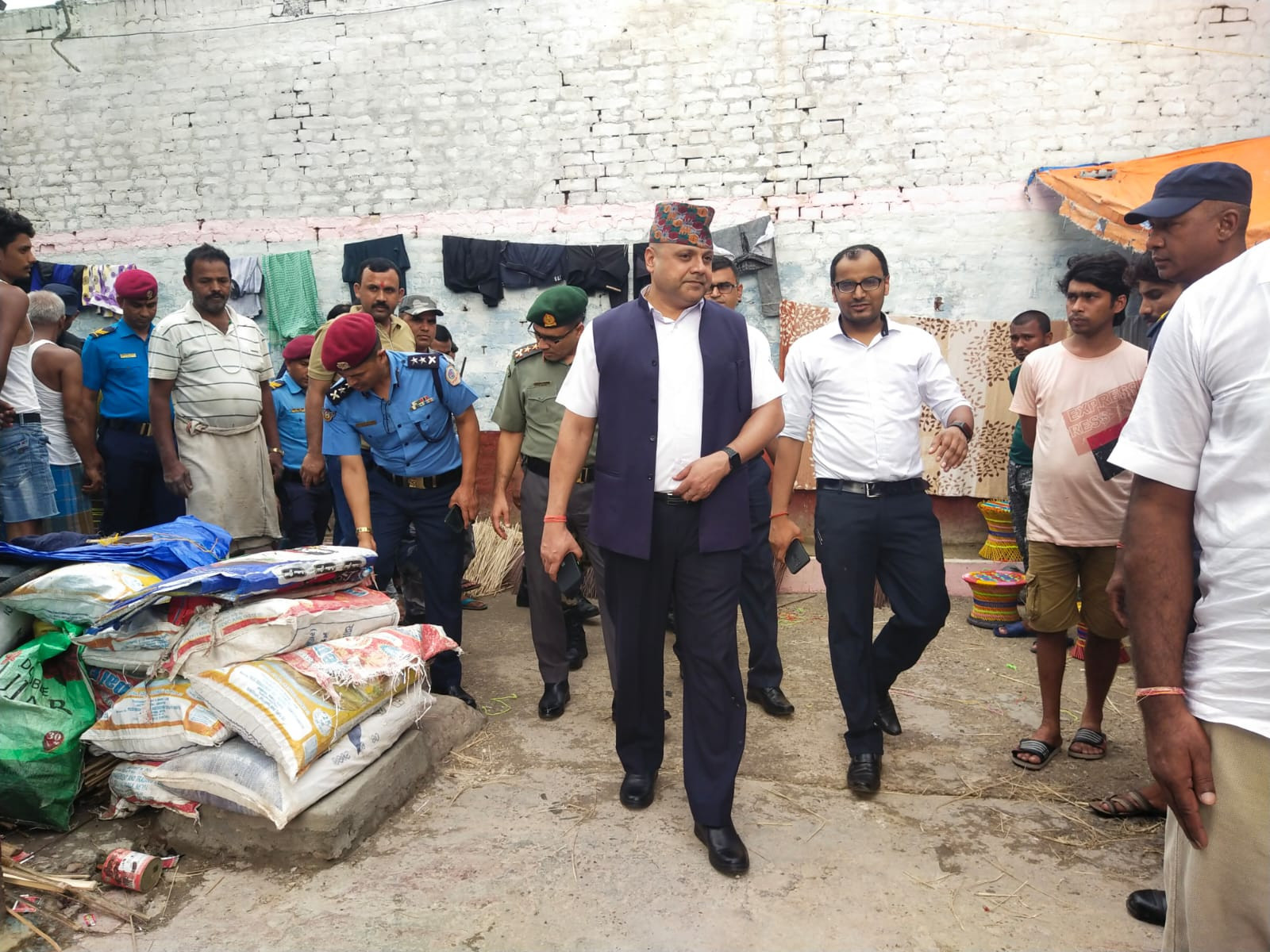 प्र.जि.अ. श्री धर्मेन्द्र कुमार मिश्रज्यूवाट कारागार कार्यालय, गौरको अनुगमन निरीक्षण