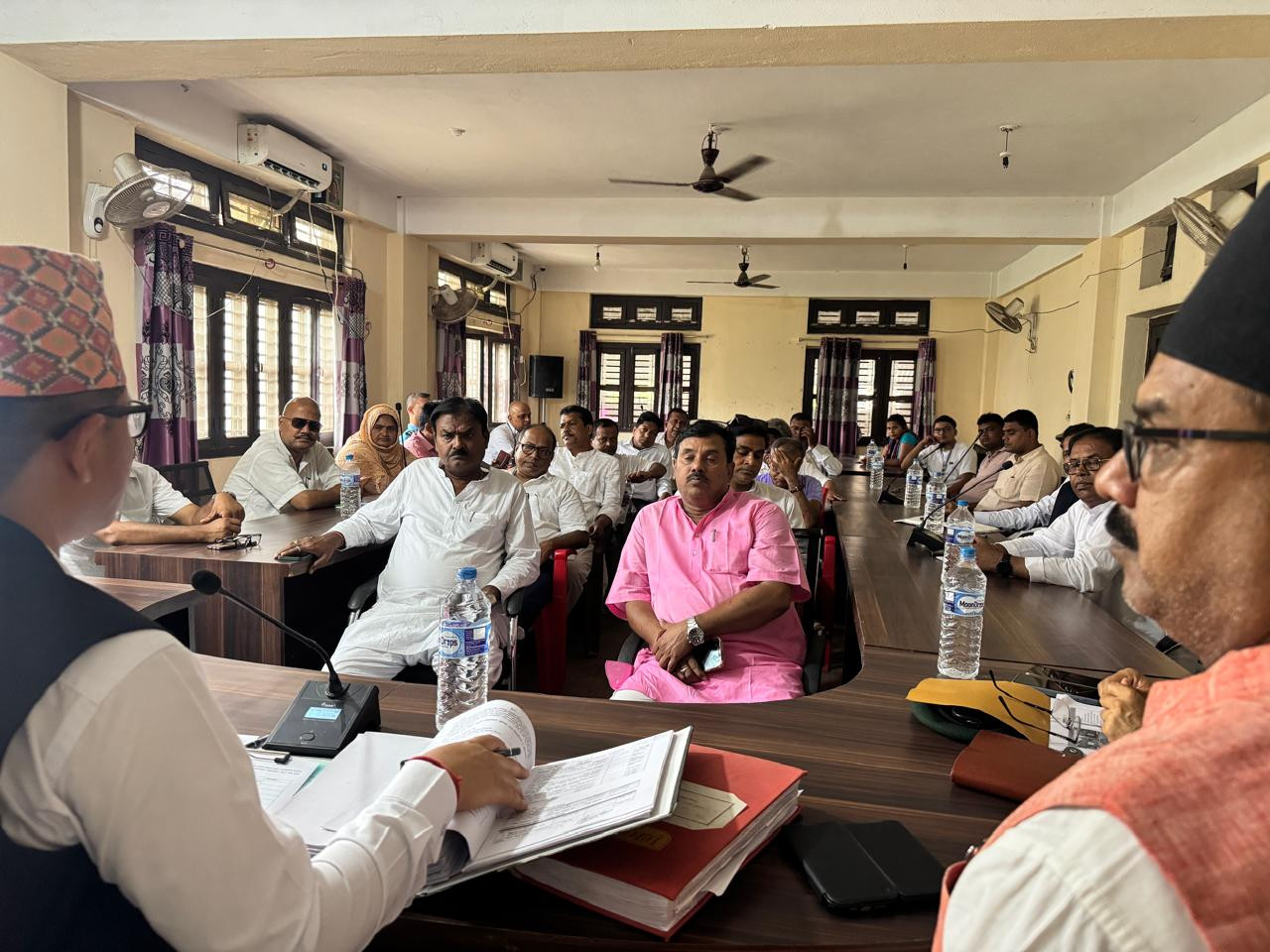 मिति २०८२।०२।१८ गतेका दिन प्रमुख जिल्ला अधिकारी श्री बिनोद कुमार खड्काज्यूको अध्यक्षतामा बसेको जिल्ला विपद् व्यवस्थापन समितिको बैठकको केही झलक